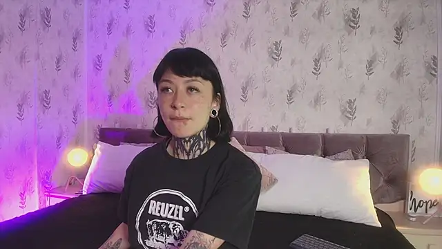 Snapshot of Scolw chatting on 11-06-25, 08:10 Scolw online show from 11-06-25, 08:10