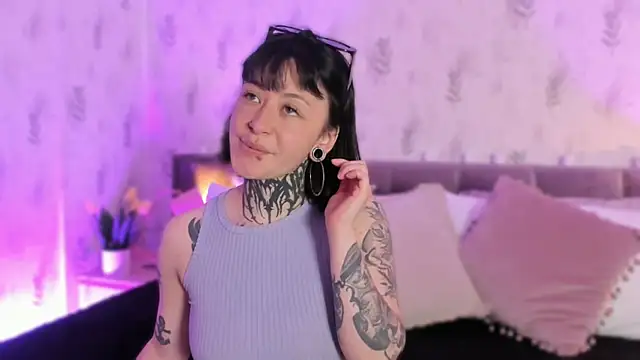 Snapshot of Scolw chatting on 11-11-25, 08:09 Scolw online show from 11-11-25, 08:09