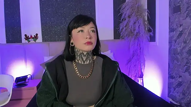 Snapshot of Scolw chatting on 12-03-25, 12:14 Scolw online show from 12-03-25, 12:14