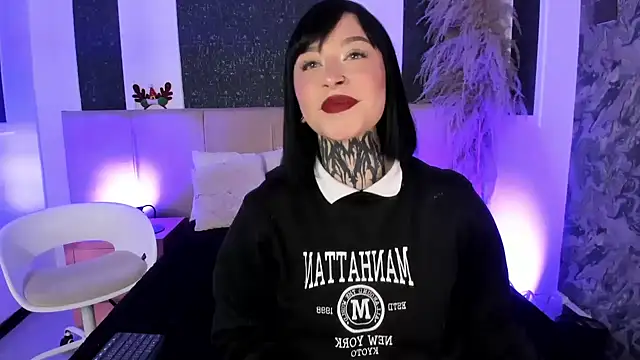 Snapshot of Scolw chatting on 12-04-25, 12:14 Scolw online show from 12-04-25, 12:14