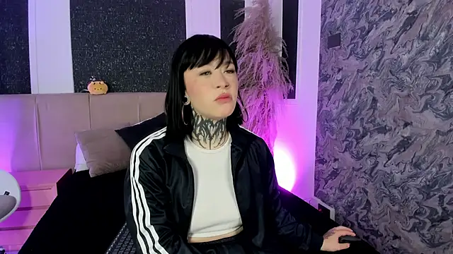 Snapshot of Scolw chatting on 12-15-25, 12:20 Scolw online show from 12-15-25, 12:20