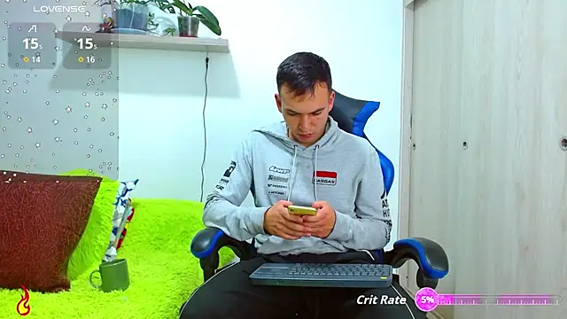 Snapshot of dorian_h_ chatting on 09-12-25, 11:37 dorian h  online show from 09-12-25, 11:37