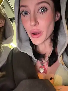 Snapshot of Melissa_crazy chatting on 10-25-25, 03:18 Melissa crazy online show from 10-25-25, 03:18