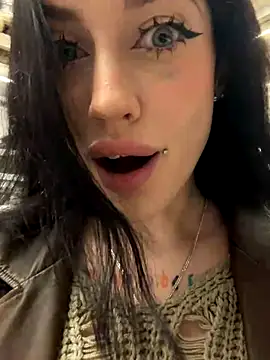 Snapshot of Melissa_crazy chatting on 11-29-25, 04:10 Melissa crazy online show from 11-29-25, 04:10