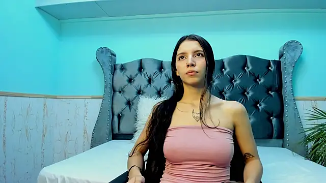 Snapshot of alice_greco chatting on 12-21-24, 07:38 alice greco online show from 12-21-24, 07:38