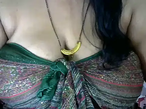 Snapshot of dramebaz_queen chatting on 10-21-25, 05:02 dramebaz queen online show from 10-21-25, 05:02