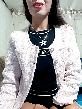 Snapshot of Sweet_Toy20 chatting on 11-19-25, 10:32 Sweet Toy20 online show from 11-19-25, 10:32