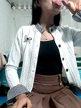 Snapshot of Sweet_Toy20 chatting on 11-23-25, 10:53 Sweet Toy20 online show from 11-23-25, 10:53