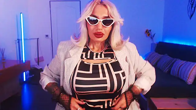 Snapshot of beauty_chl0e chatting on 12-07-24, 08:49 beauty chl0e online show from 12-07-24, 08:49