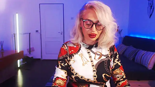 Snapshot of beauty_chl0e chatting on 12-11-24, 08:18 beauty chl0e online show from 12-11-24, 08:18