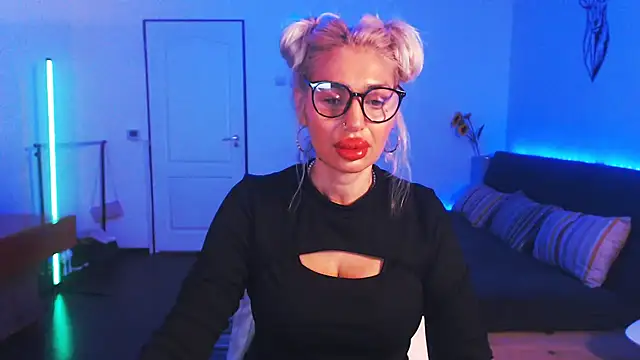 Snapshot of beauty_chl0e chatting on 12-24-24, 09:11 beauty chl0e online show from 12-24-24, 09:11