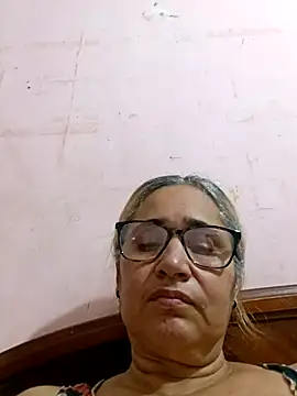  candi online show from 11-21-25, 02:54