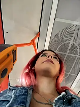 Snapshot of RiriRoseey chatting on 09-24-25, 07:33 RiriRoseey online show from 09-24-25, 07:33