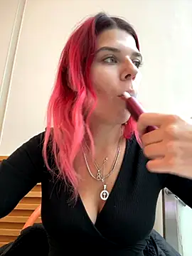 Snapshot of RiriRoseey chatting on 10-07-25, 08:11 RiriRoseey online show from 10-07-25, 08:11