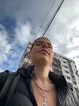 Snapshot of RiriRoseey chatting on 10-11-25, 07:18 RiriRoseey online show from 10-11-25, 07:18