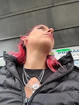 Snapshot of RiriRoseey chatting on 10-24-25, 07:05 RiriRoseey online show from 10-24-25, 07:05