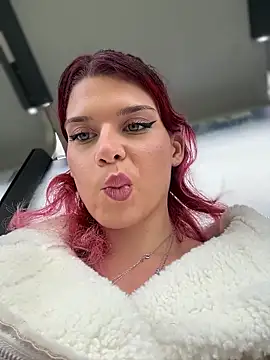 Snapshot of RiriRoseey chatting on 11-21-25, 08:35 RiriRoseey online show from 11-21-25, 08:35