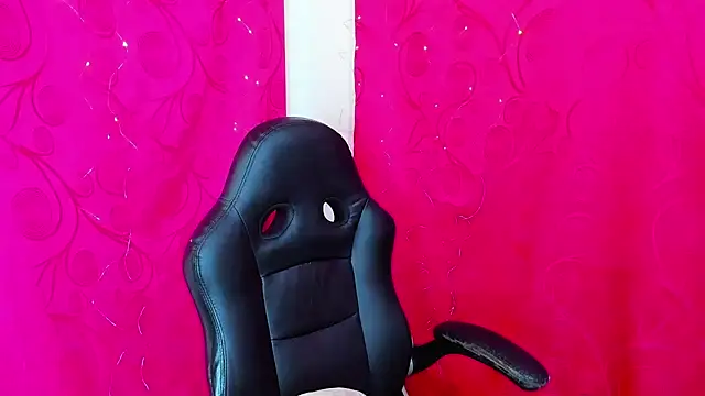 Snapshot of goldenbubble__ chatting on 01-13-26, 03:01 goldenbubble online show from 01-13-26, 03:01