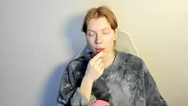 StellaDavis online show from 12-18-25, 08:31