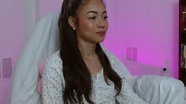 hantonella  online show from 11-20-25, 01:11