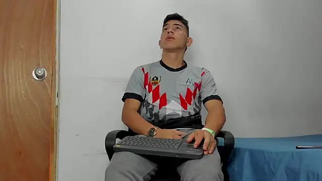 andrew rose  online show from 04-06-26, 07:26