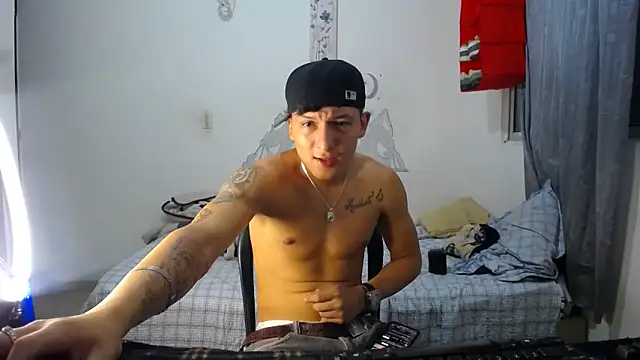 Snapshot of Pharaon_71 chatting on 02-25-26, 02:32 Pharaon 71 online show from 02-25-26, 02:32