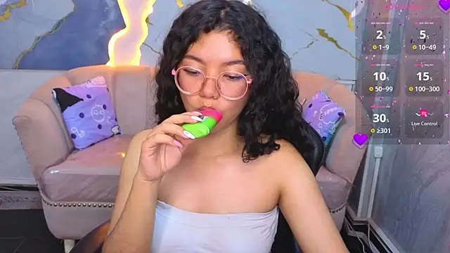 victoria castillo b online show from 04-12-26, 07:57