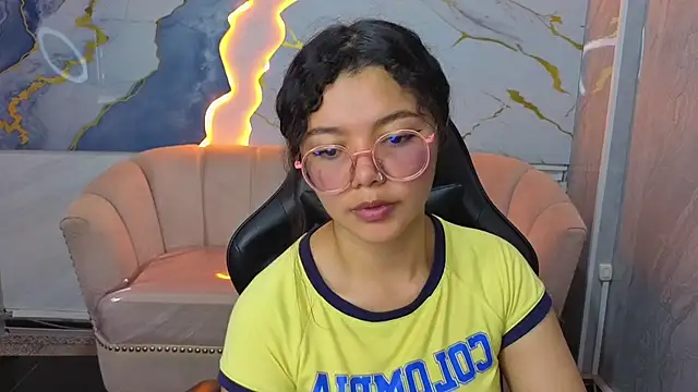 victoria castillo b online show from 04-14-26, 07:42