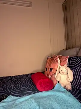 Snapshot of Kinkyy_ chatting on 02-14-25, 03:43 Kinkyy online show from 02-14-25, 03:43