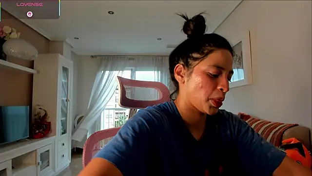 bella apont online show from 09-21-25, 03:57