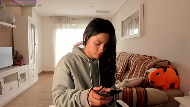 bella apont online show from 11-24-25, 10:48