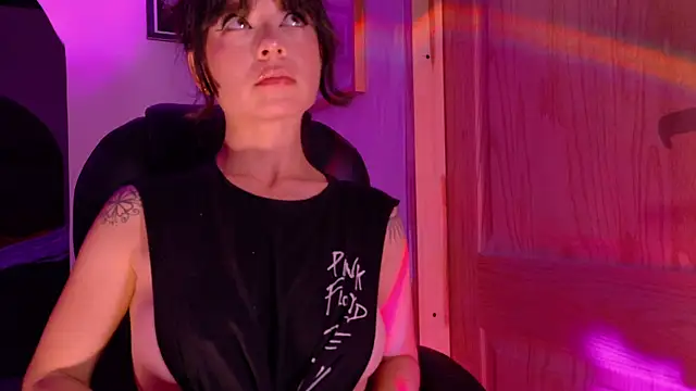 Snapshot of Ledesire chatting on 03-04-26, 02:06 Ledesire online show from 03-04-26, 02:06