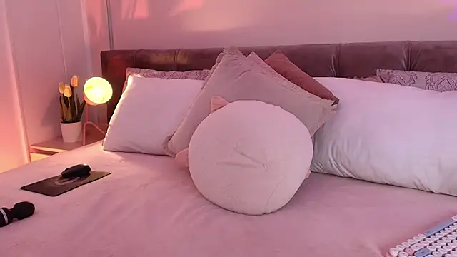 Giaa Ross online show from 03-12-25, 03:18