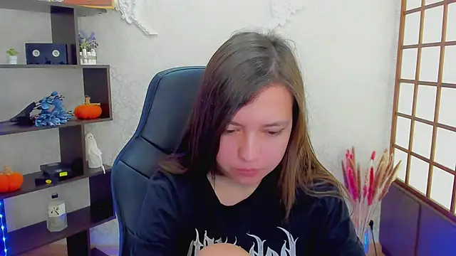 Lina Brownie online show from 12-14-24, 02:12