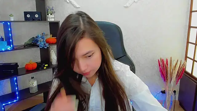 Lina Brownie online show from 12-22-24, 05:23