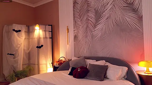 Miley Smile online show from 10-31-25, 04:46