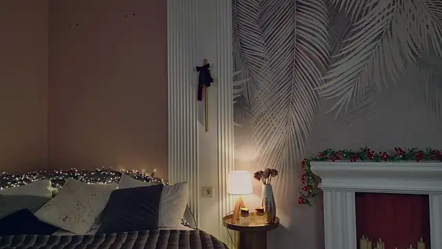 Miley Smile online show from 12-15-25, 05:34