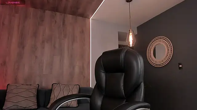 Snapshot of RoxanneHill_ chatting on 12-01-25, 11:37 RoxanneHill online show from 12-01-25, 11:37