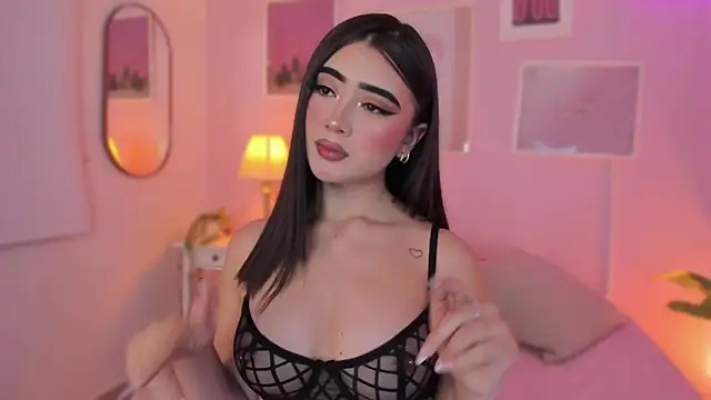 Snapshot of little-natt chatting on 12-18-24, 05:21 little-natt online show from 12-18-24, 05:21