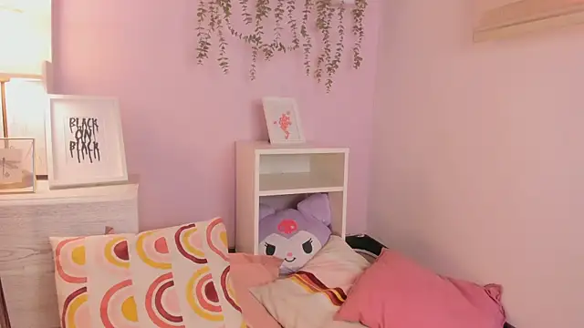 Snapshot of little-natt chatting on 03-13-25, 01:29 little-natt online show from 03-13-25, 01:29