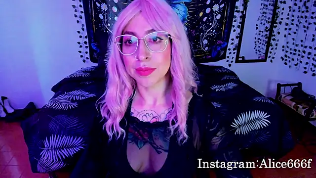 Snapshot of alice_666f chatting on 09-29-25, 03:17 alice 666f online show from 09-29-25, 03:17