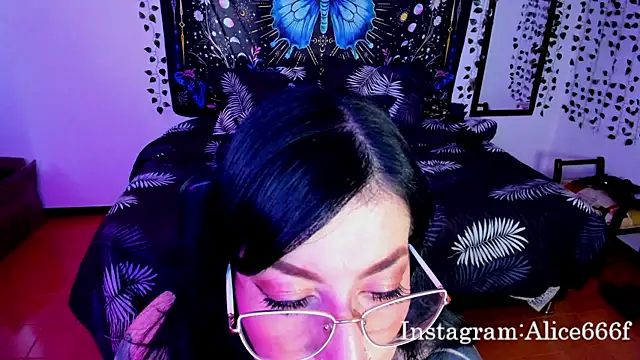 Snapshot of alice_666f chatting on 10-07-25, 07:44 alice 666f online show from 10-07-25, 07:44