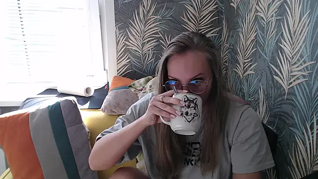 Kelly Hardy online show from 09-20-25, 04:35