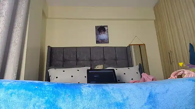 t-NaughtyLicia online show from 02-14-25, 04:04