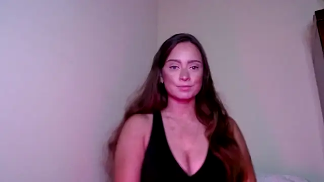 Snapshot of Sophie_Raegan chatting on 12-13-24, 01:01 Sophie Raegan online show from 12-13-24, 01:01