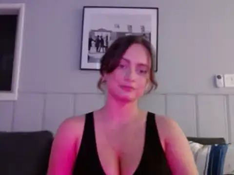 Snapshot of Sophie_Raegan chatting on 02-24-25, 08:17 Sophie Raegan online show from 02-24-25, 08:17