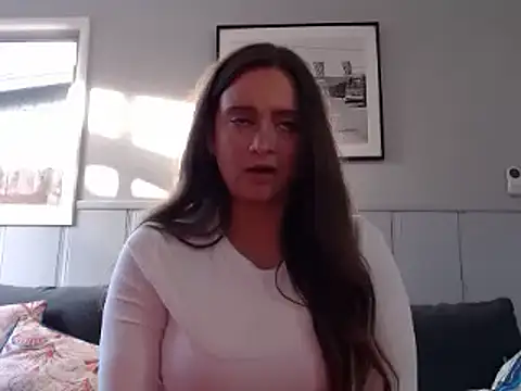 Snapshot of Sophie_Raegan chatting on 03-07-25, 02:56 Sophie Raegan online show from 03-07-25, 02:56