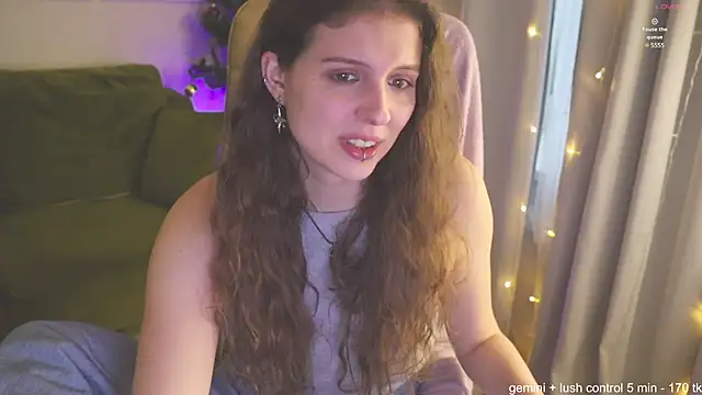 Snapshot of Sereta_Finn chatting on 12-27-24, 11:06 Sereta Finn online show from 12-27-24, 11:06