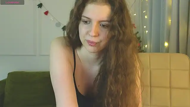 Snapshot of Sereta_Finn chatting on 01-08-25, 02:35 Sereta Finn online show from 01-08-25, 02:35