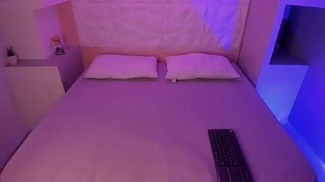 RenataEvans online show from 10-22-25, 04:07